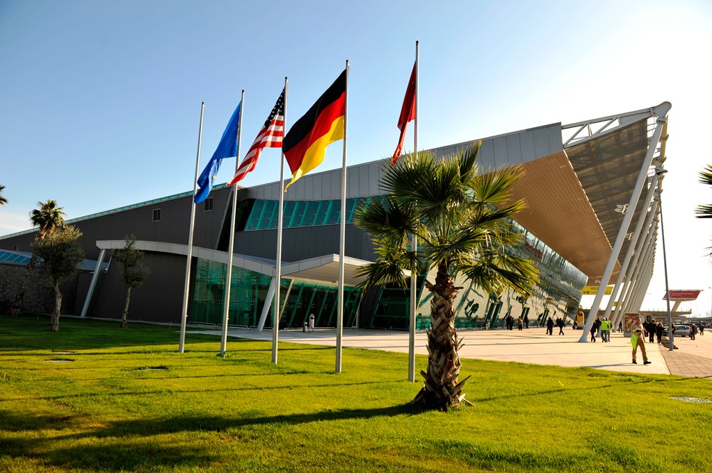 Airlines that operate in Tirana